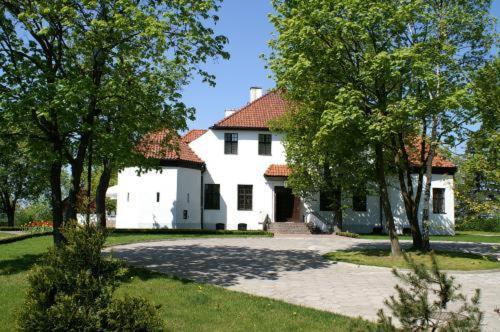 Bialy Dwor Bed & Breakfast Kwidzyn Exterior foto