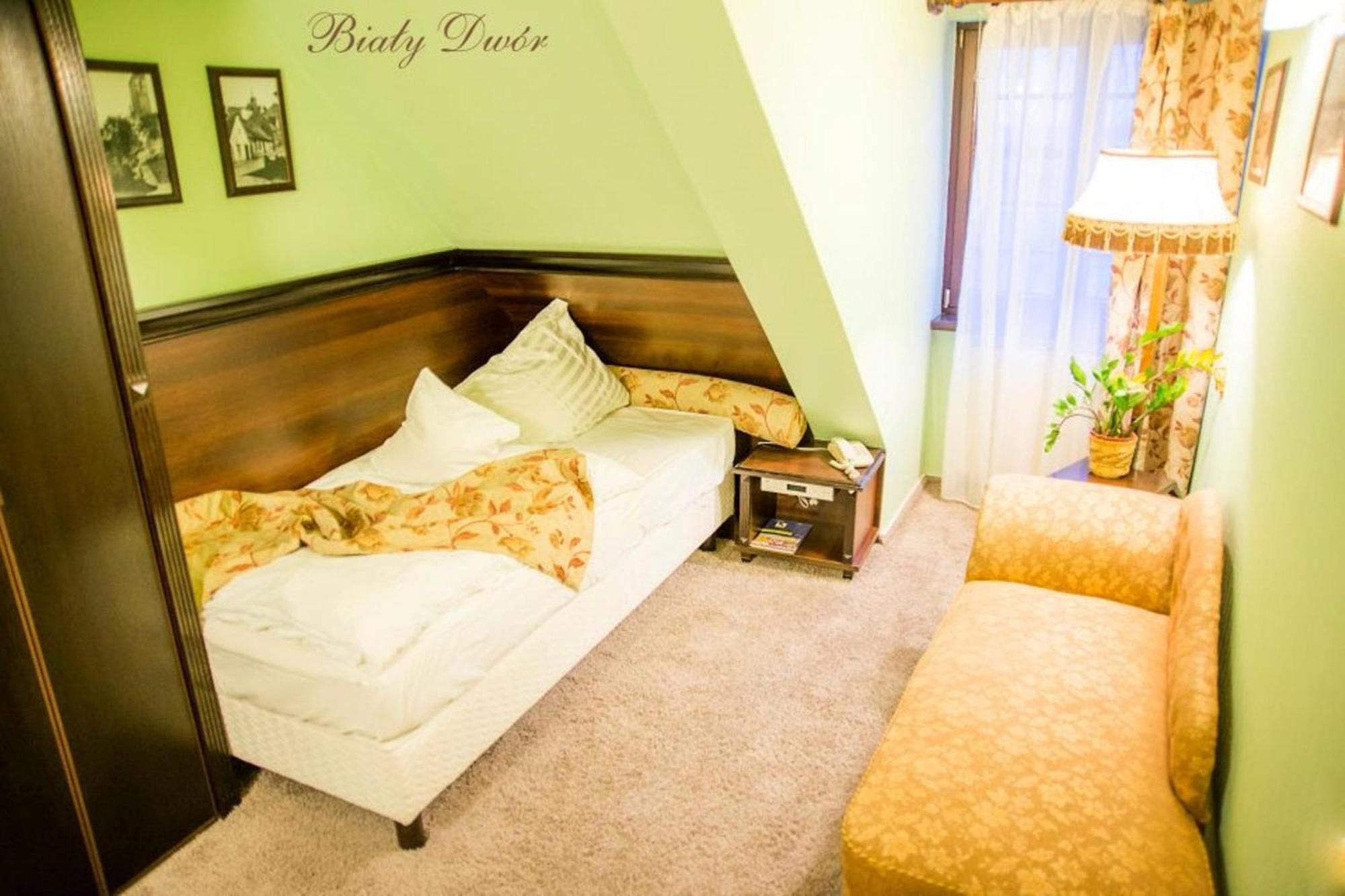 Bialy Dwor Bed & Breakfast Kwidzyn Exterior foto