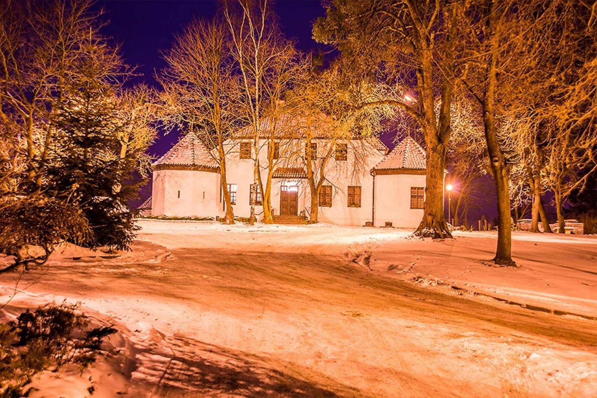 Bialy Dwor Bed & Breakfast Kwidzyn Exterior foto