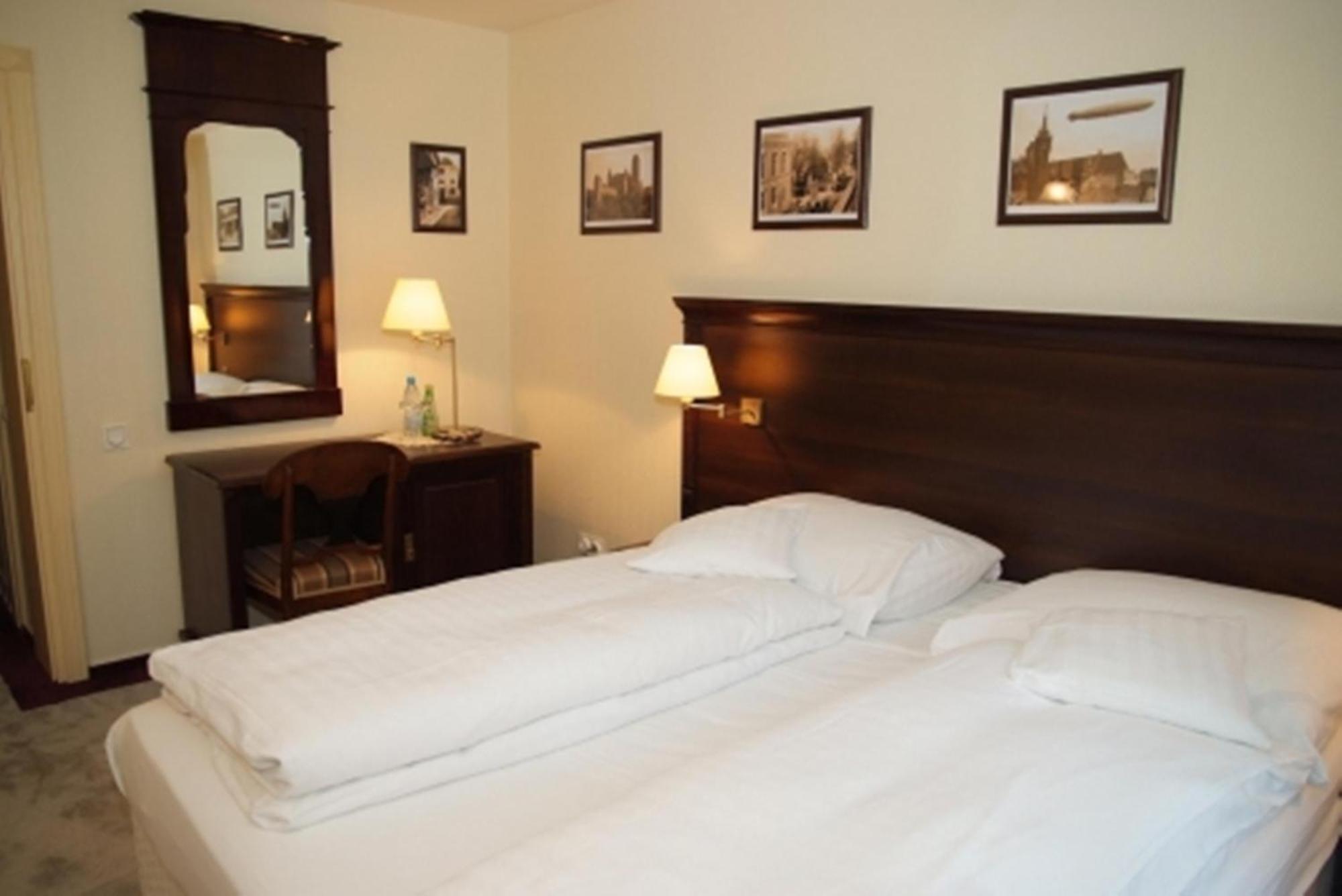 Bialy Dwor Bed & Breakfast Kwidzyn Exterior foto