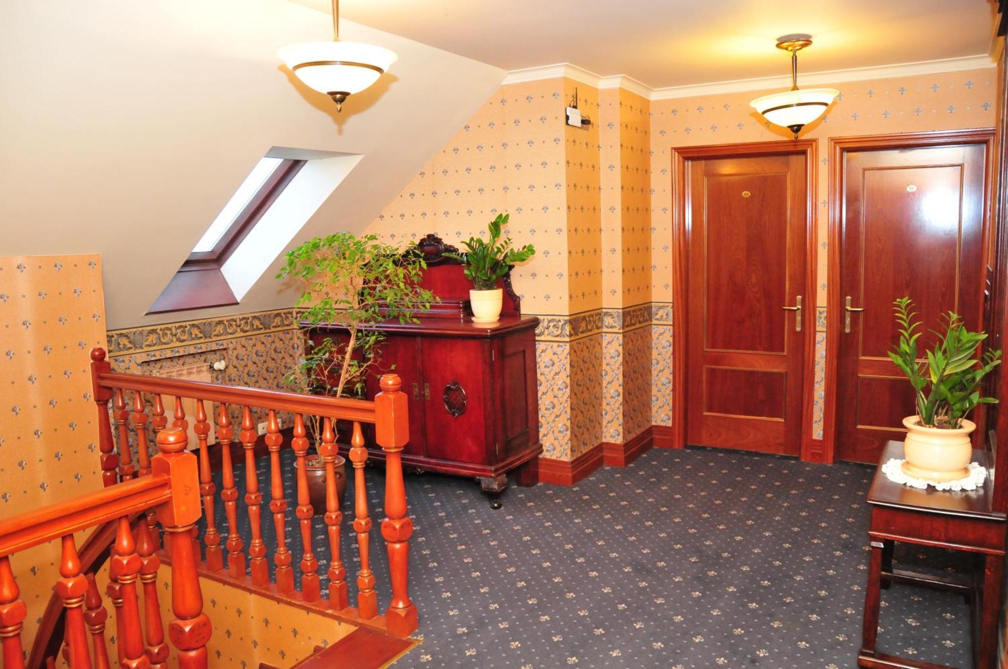 Bialy Dwor Bed & Breakfast Kwidzyn Exterior foto
