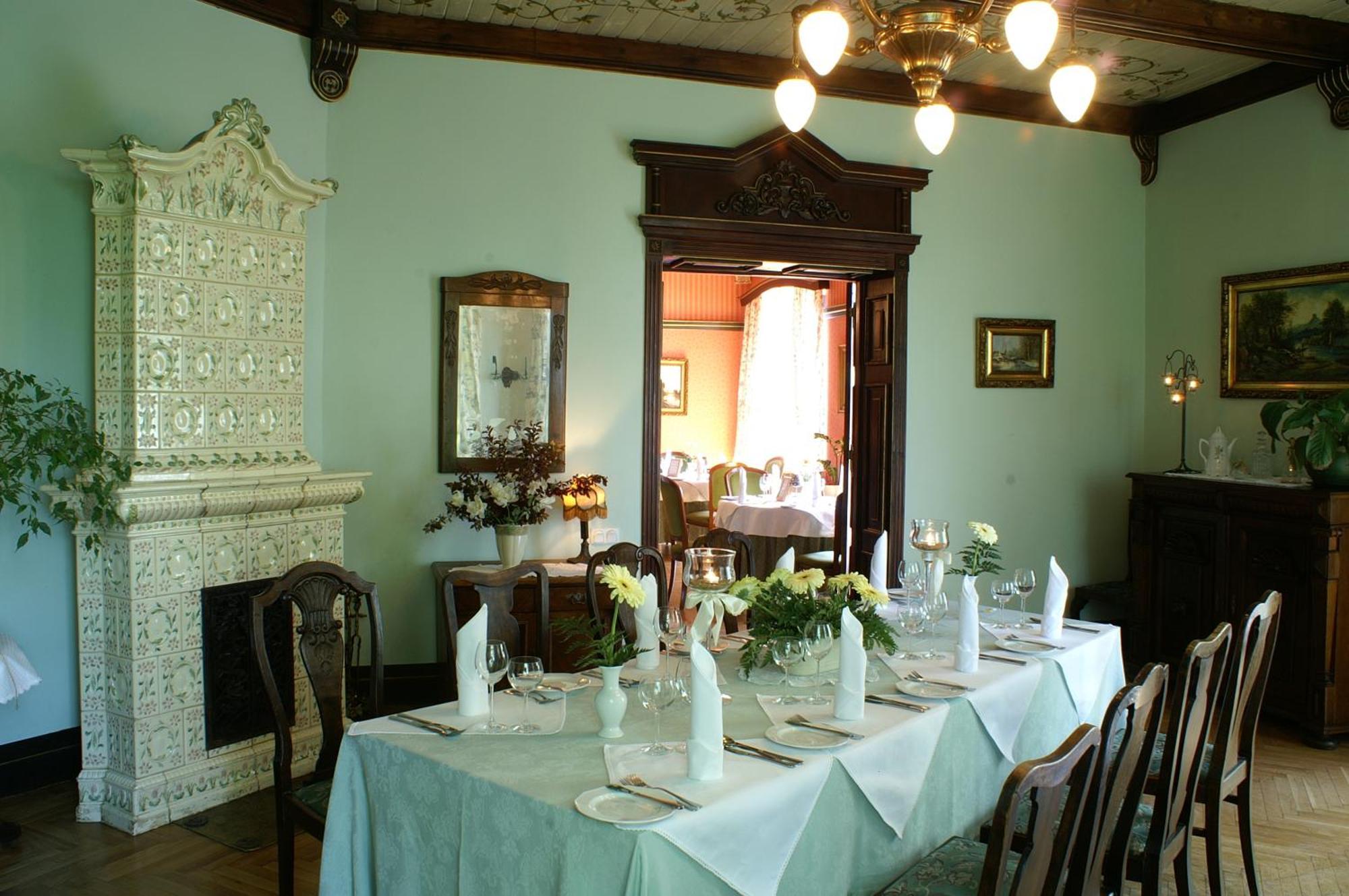 Bialy Dwor Bed & Breakfast Kwidzyn Exterior foto