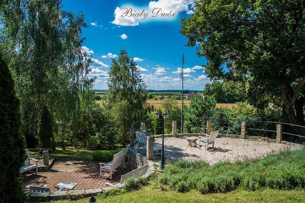 Bialy Dwor Bed & Breakfast Kwidzyn Exterior foto