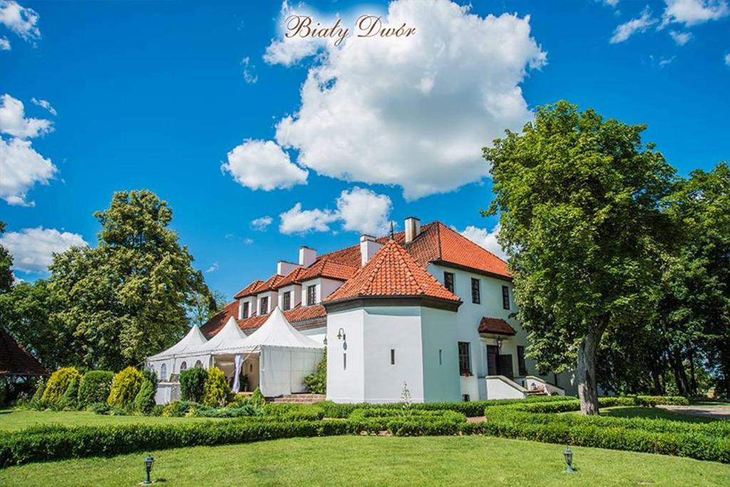 Bialy Dwor Bed & Breakfast Kwidzyn Exterior foto