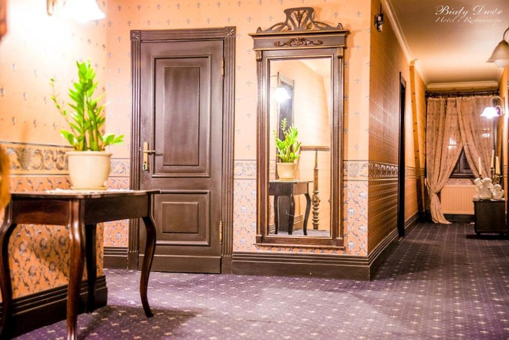 Bialy Dwor Bed & Breakfast Kwidzyn Exterior foto